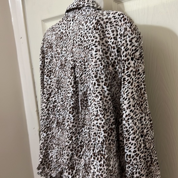 Cheetah print long sleeve blouse NWT - Picture 7 of 7
